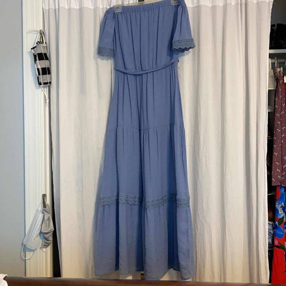 Off-shoulder dress!!!